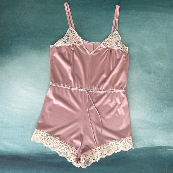 Deena Styled in California Vintage Teddy with Lace Trim - Picture 1 of 12